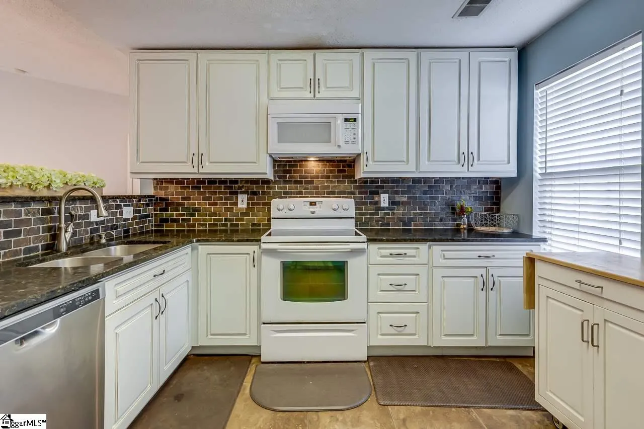 Property image 3 at 6 Willow Bend Drive, Taylors, SC 29687