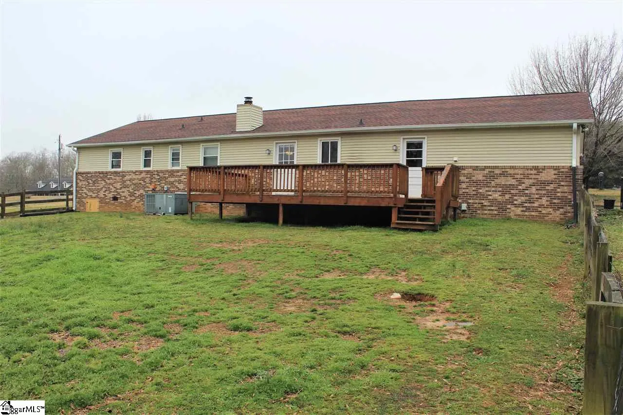 Property image 2 at 205 Hogg Road, Williamston, SC 29697