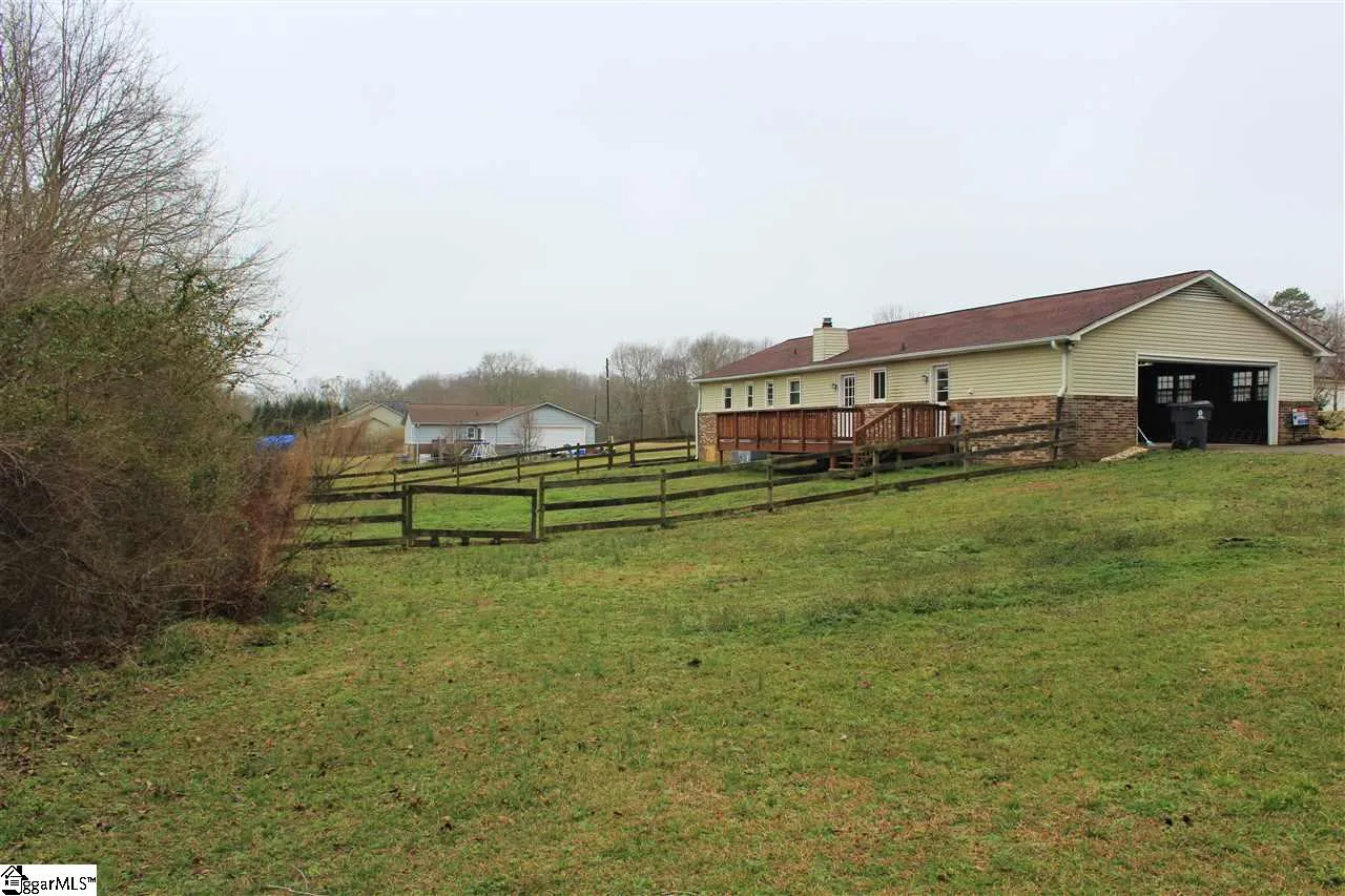 Property image 3 at 205 Hogg Road, Williamston, SC 29697