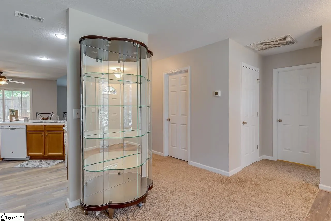 Property image 4 at 2 Landing Lane, Simpsonville, SC 29681