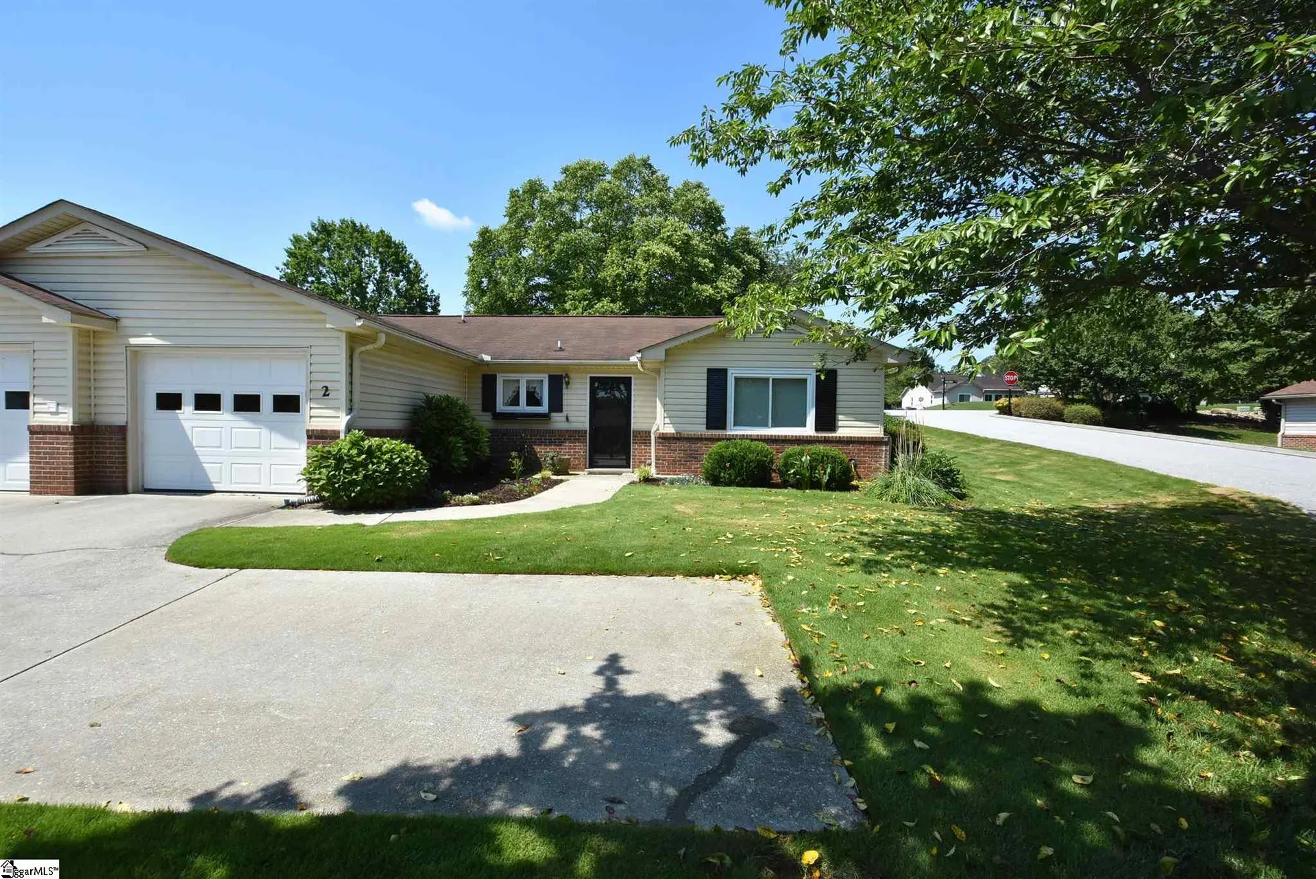 Property image 1 at 2 Lakeside Circle, Greenville, SC 29615