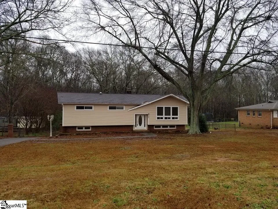 205 HIGHWAY 17