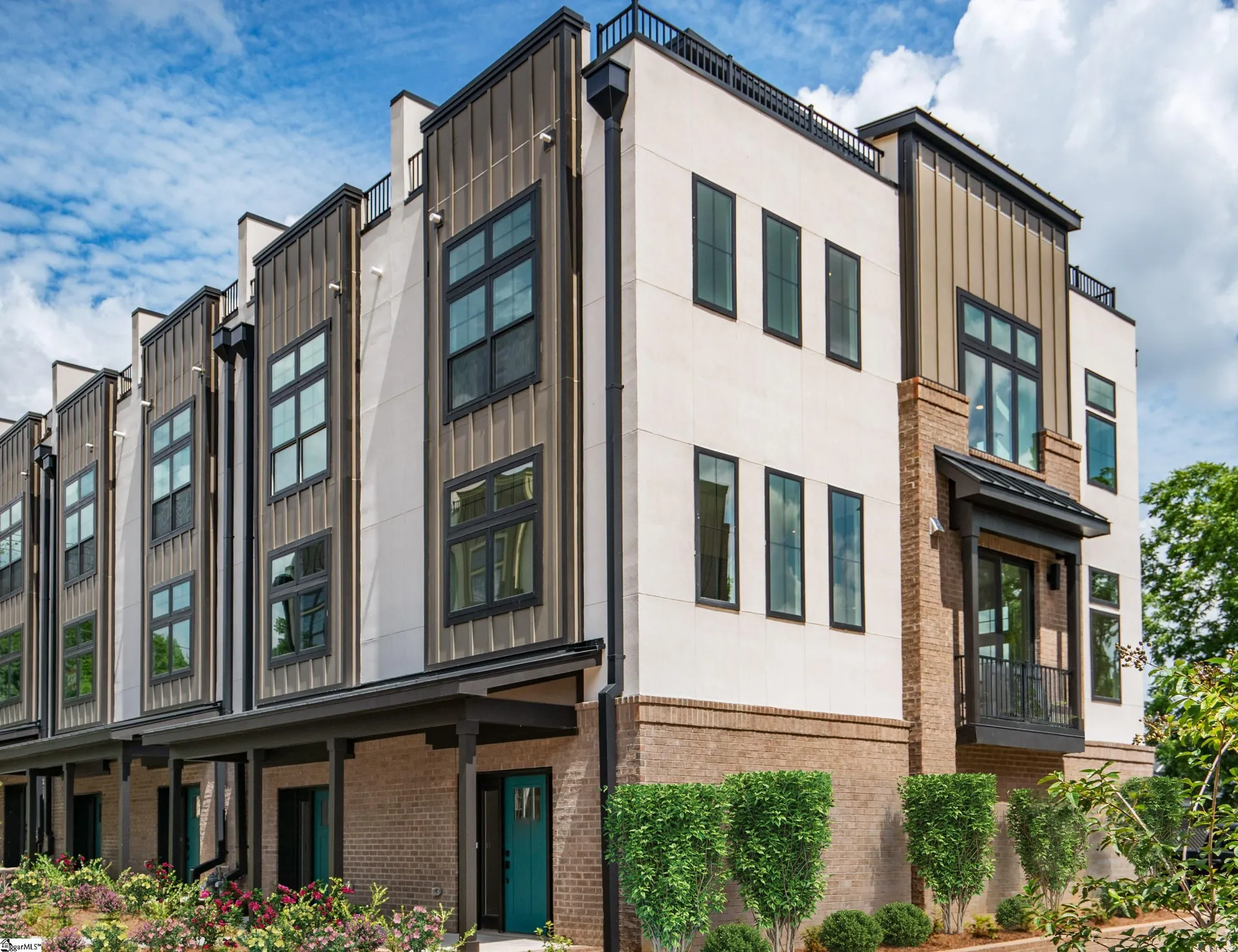 121 W Stone Avenue