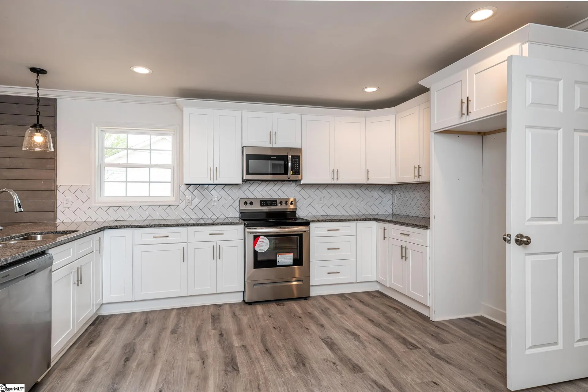 Property image 4 at 208 Heatherly Drive, Greenville, SC 29611