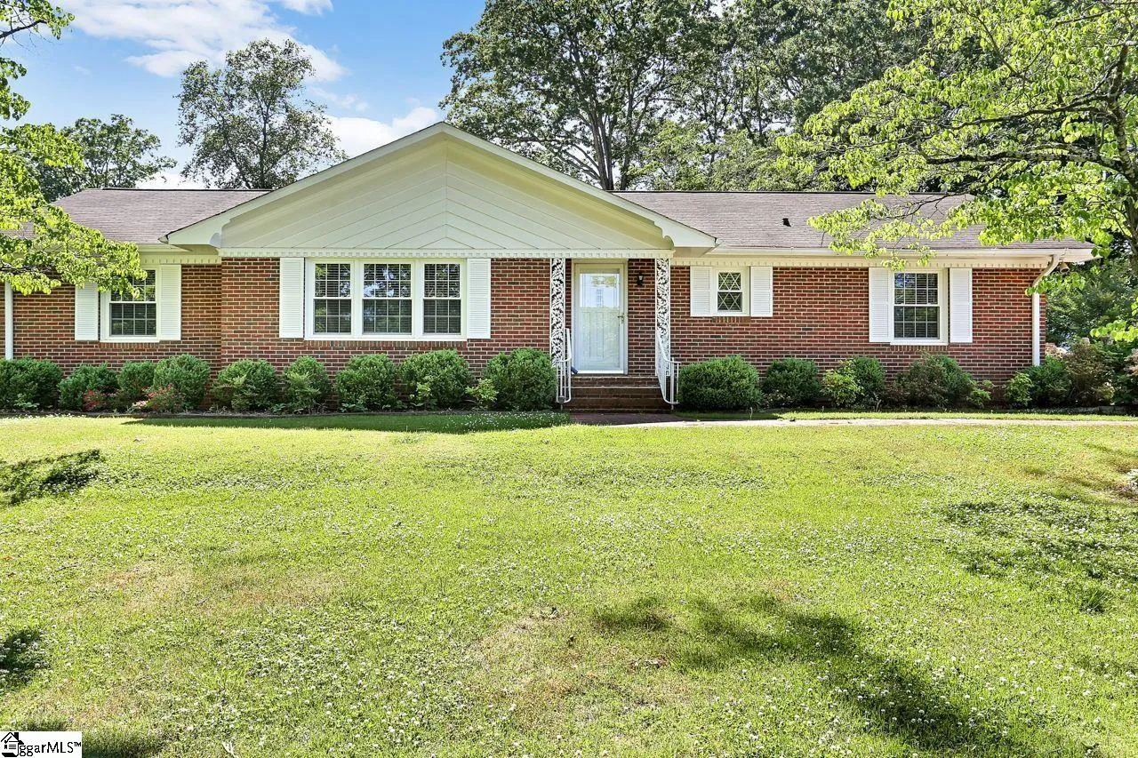 Property image 3 at 14 Albain Circle, Greenville, SC 29617