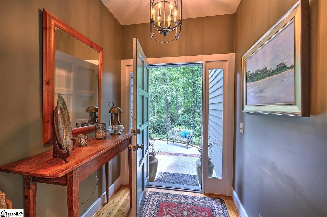 Property image 2 at 8 Forest Lane, Greenville, SC 29605