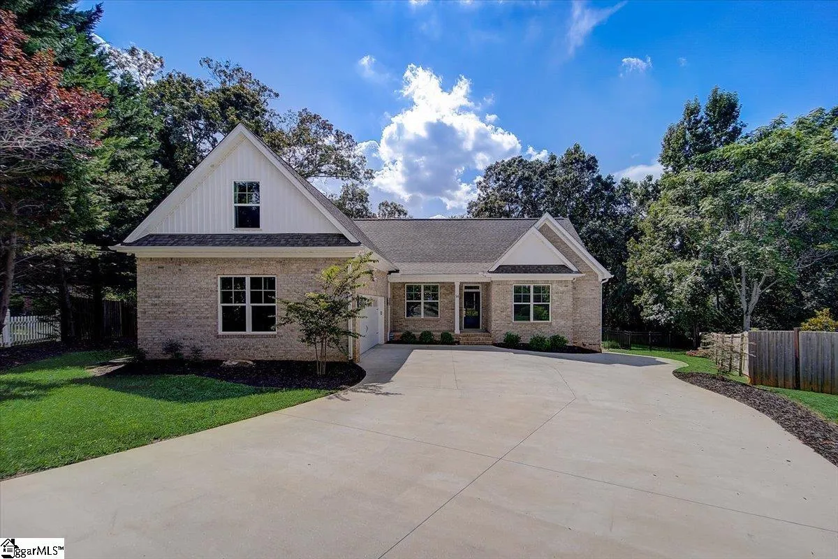 Property image 2 at 14 Darby Hill Lane, Taylors, SC 29687