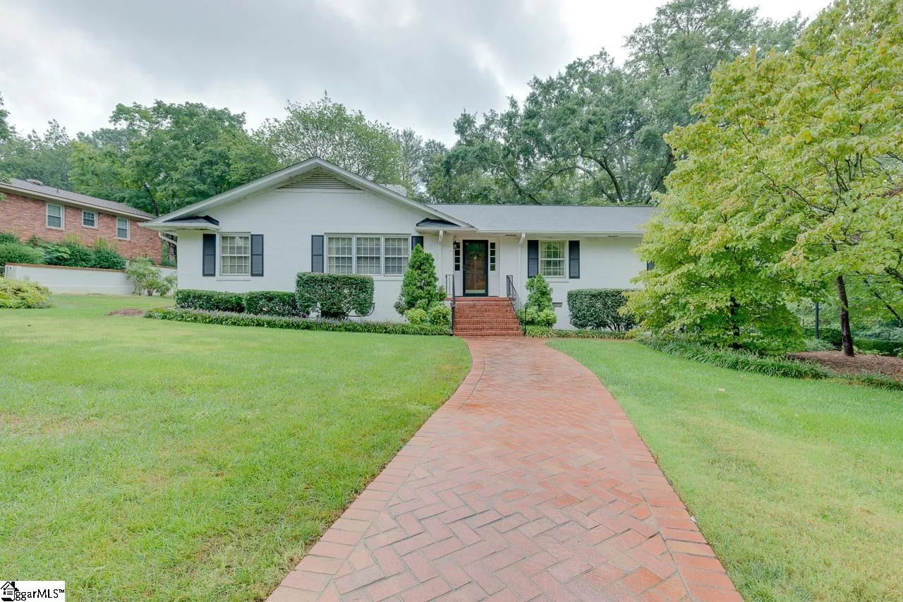 Property image 1 at 2 Rollingreen Road, Greenville, SC 29615