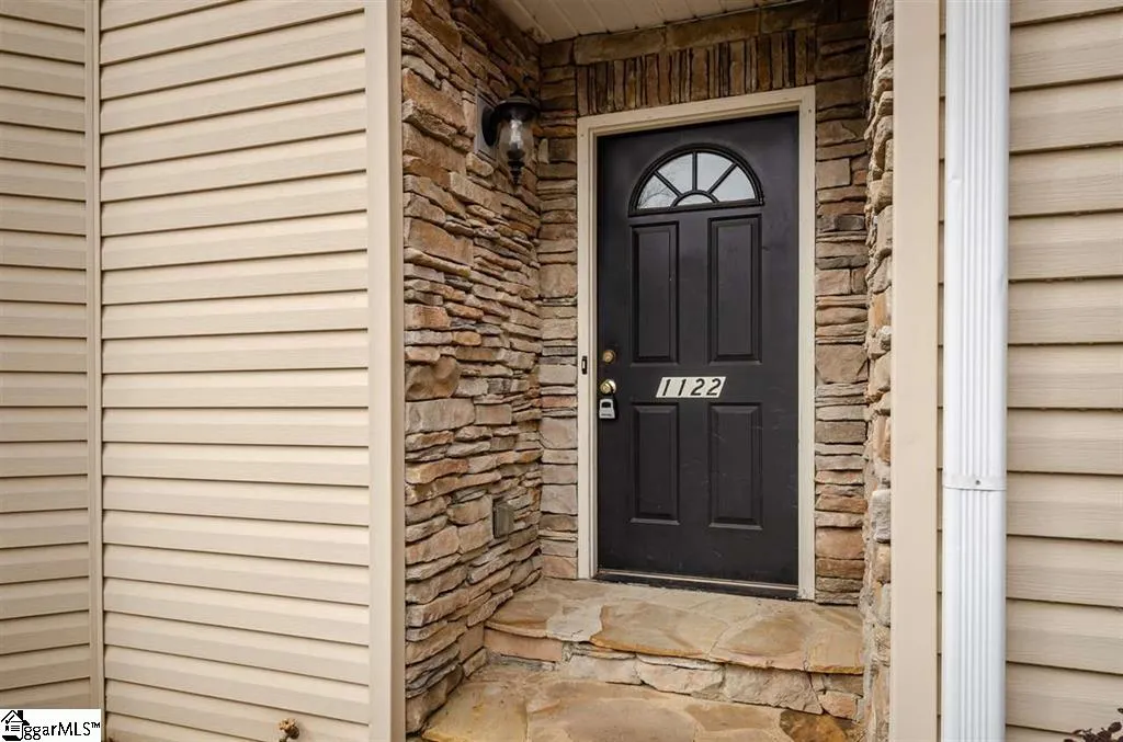 Property image 2 at 1122 E Lee Road, Taylors, SC 29687