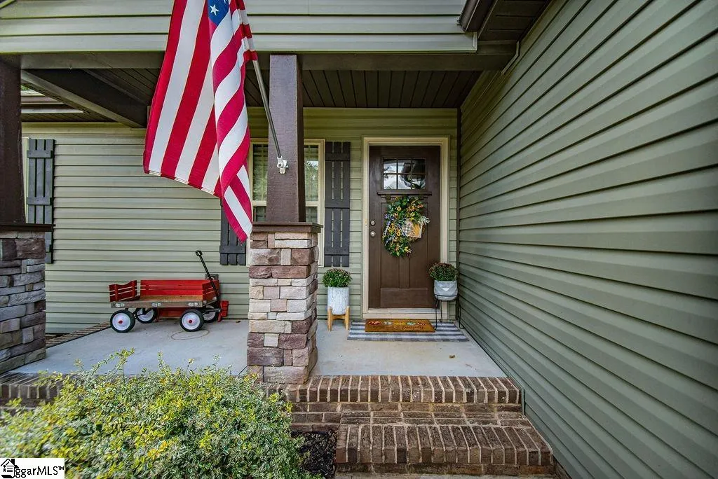 Property image 3 at 126 Thornberry Court, Simpsonville, SC 29680