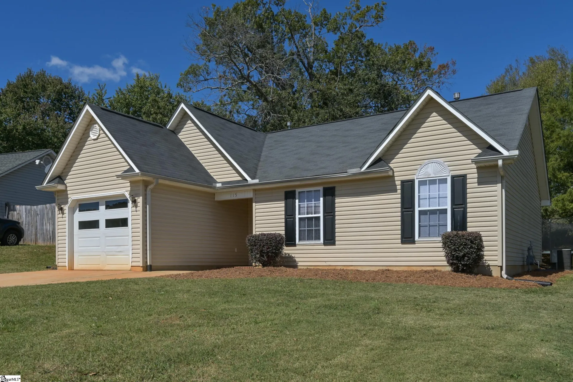 Property image 2 at 115 E Ridgemount Court, Greenville, SC 29617