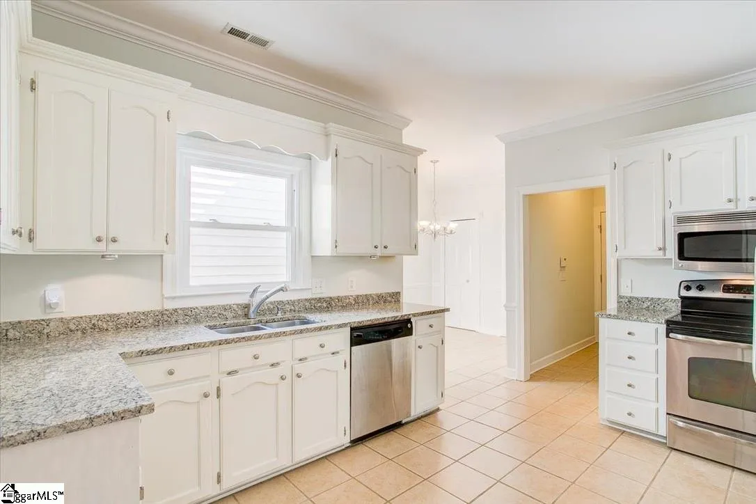 Property image 5 at 205 Greenview Circle, Greenville, SC 29609