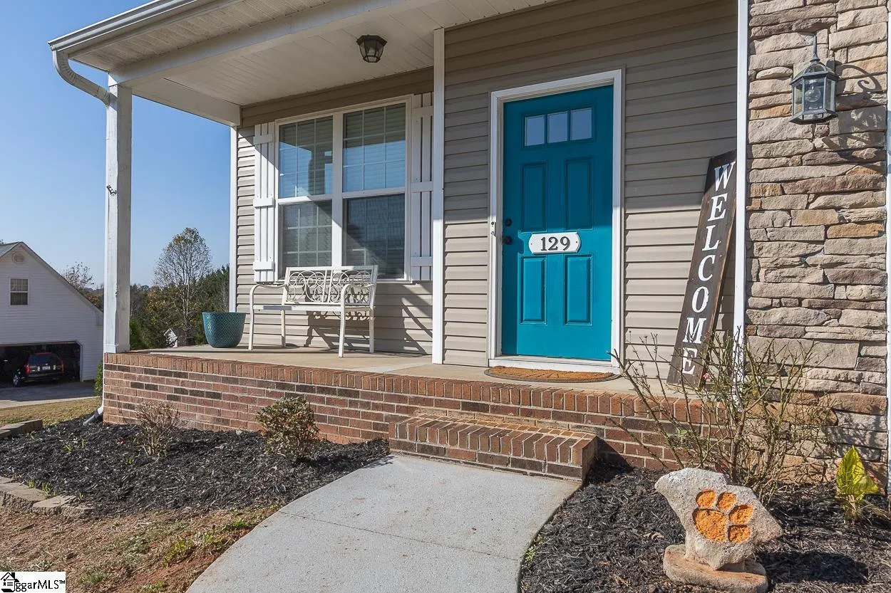 Property image 2 at 129 Saddlebrook Avenue, Pickens, SC 29671