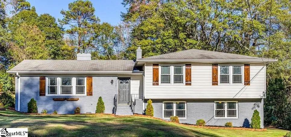122 LULLWATER Road