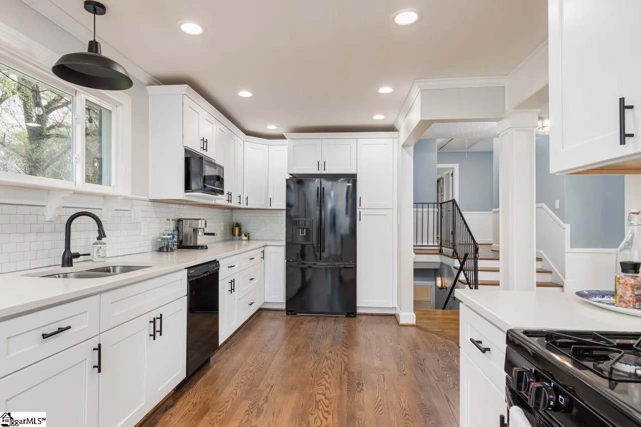 Property image 3 at 122 LULLWATER Road, Greenville, SC 29607