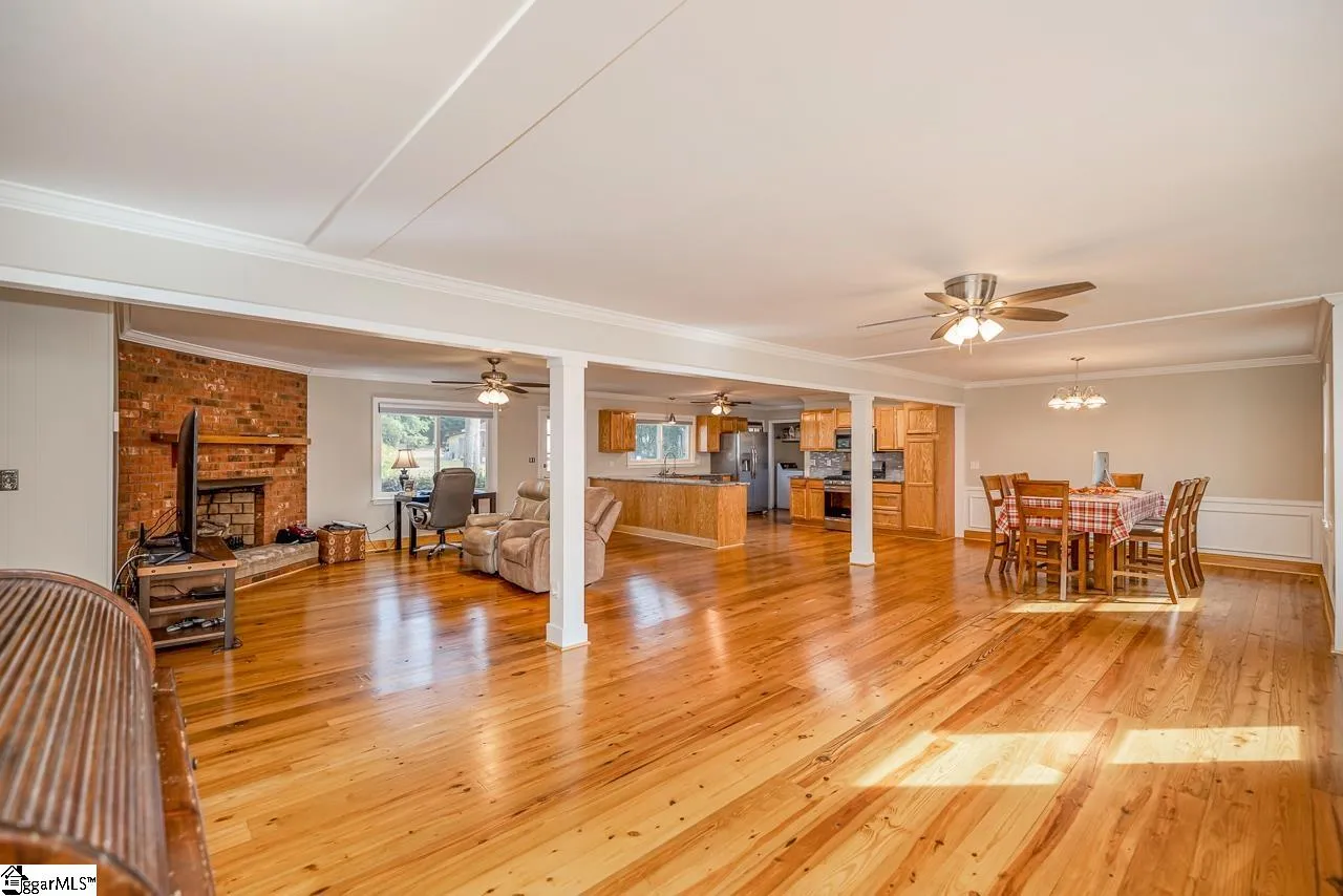 Property image 3 at 302 Driftwood Drive, Piedmont, SC 29673
