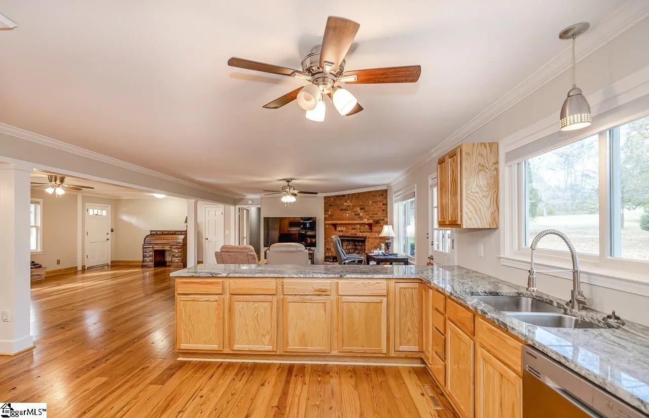 Property image 5 at 302 Driftwood Drive, Piedmont, SC 29673