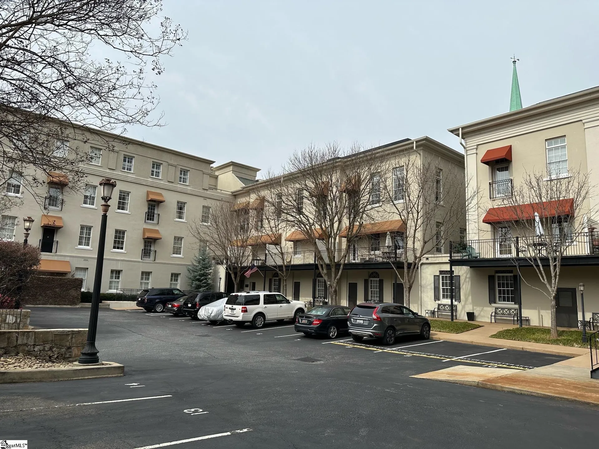 100 W Court Street