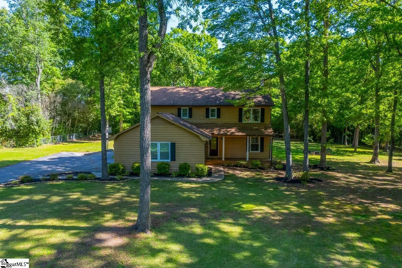 Property image 2 at 32 Dewridge Court, Spartanburg, SC 29301