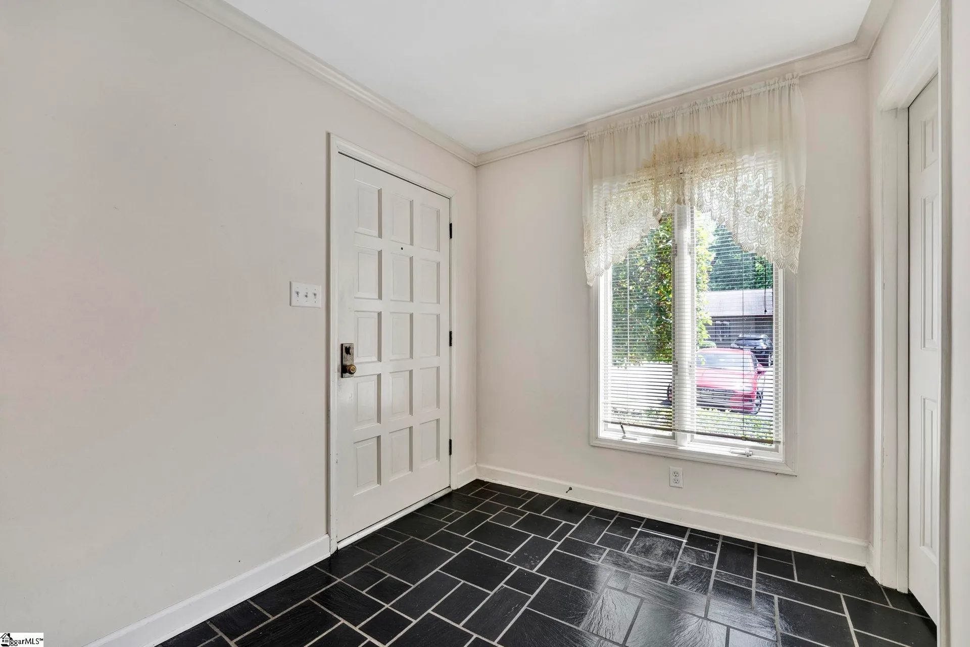 Property image 4 at 256 Ingleside Way, Greenville, SC 29615
