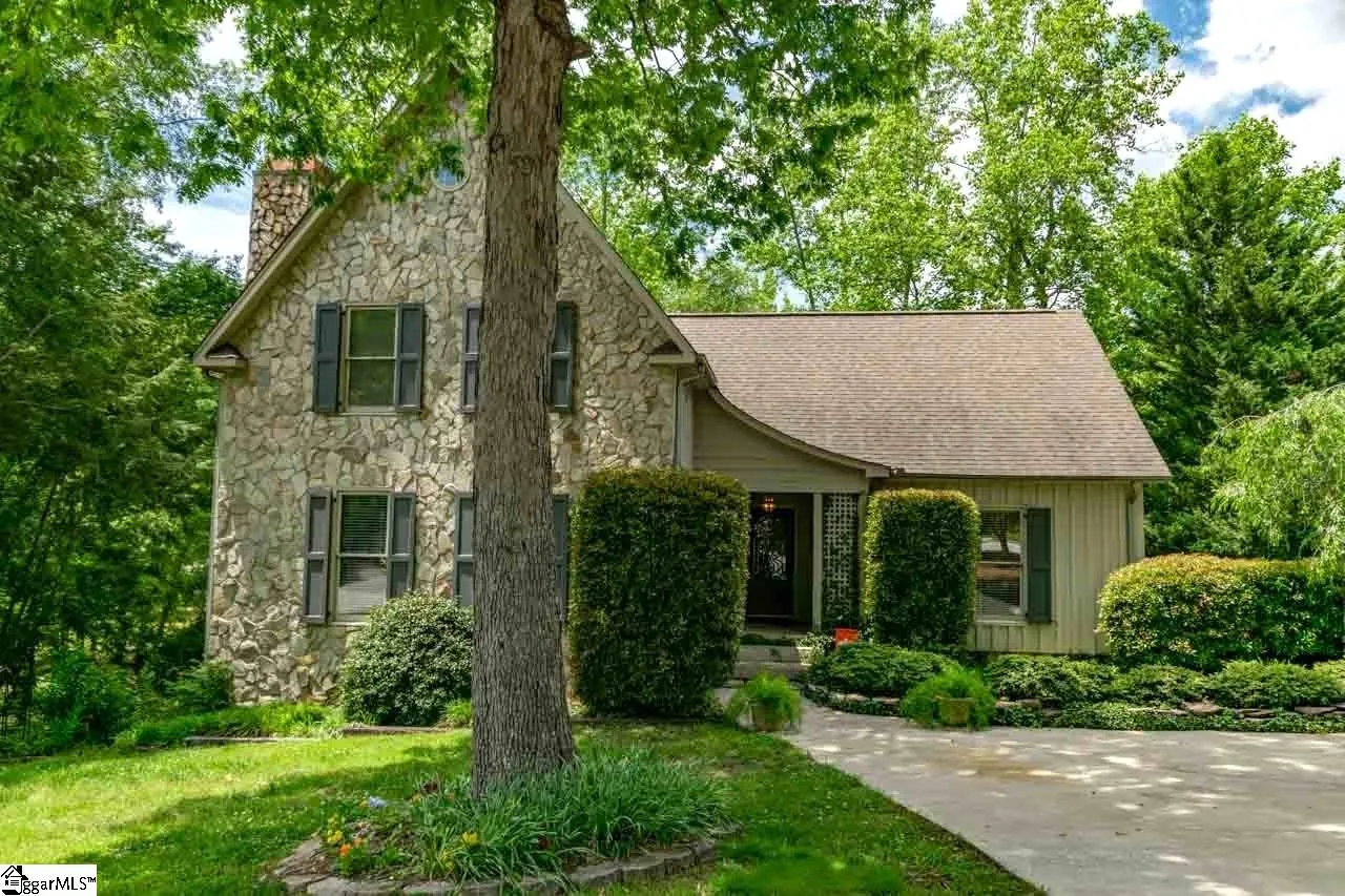 302 Golf View Lane