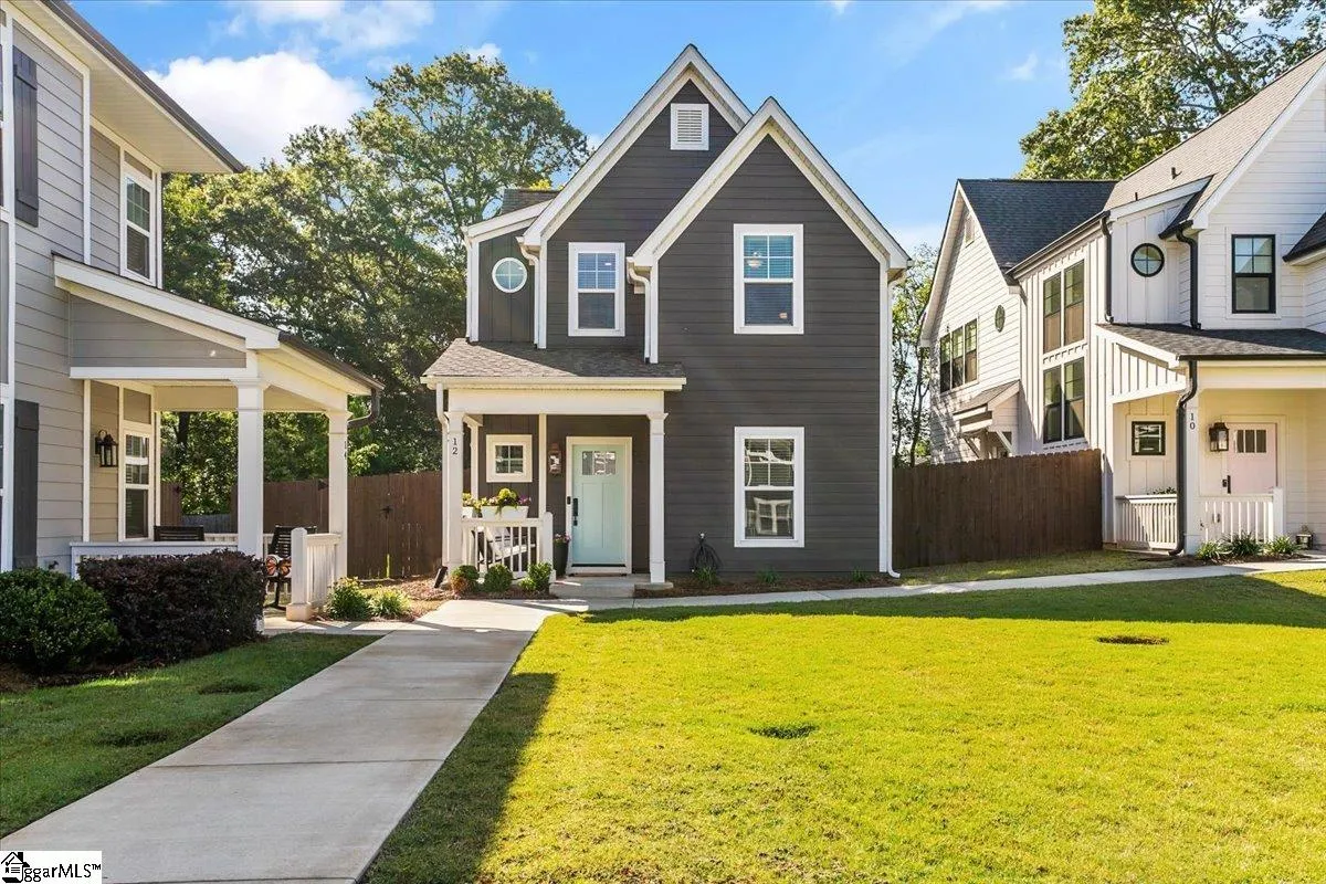 12 Ridge Knoll Circle