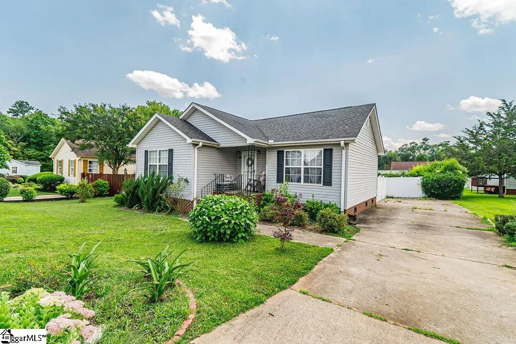 Property image 2 at 302 Alice Avenue, Greenville, SC 29611
