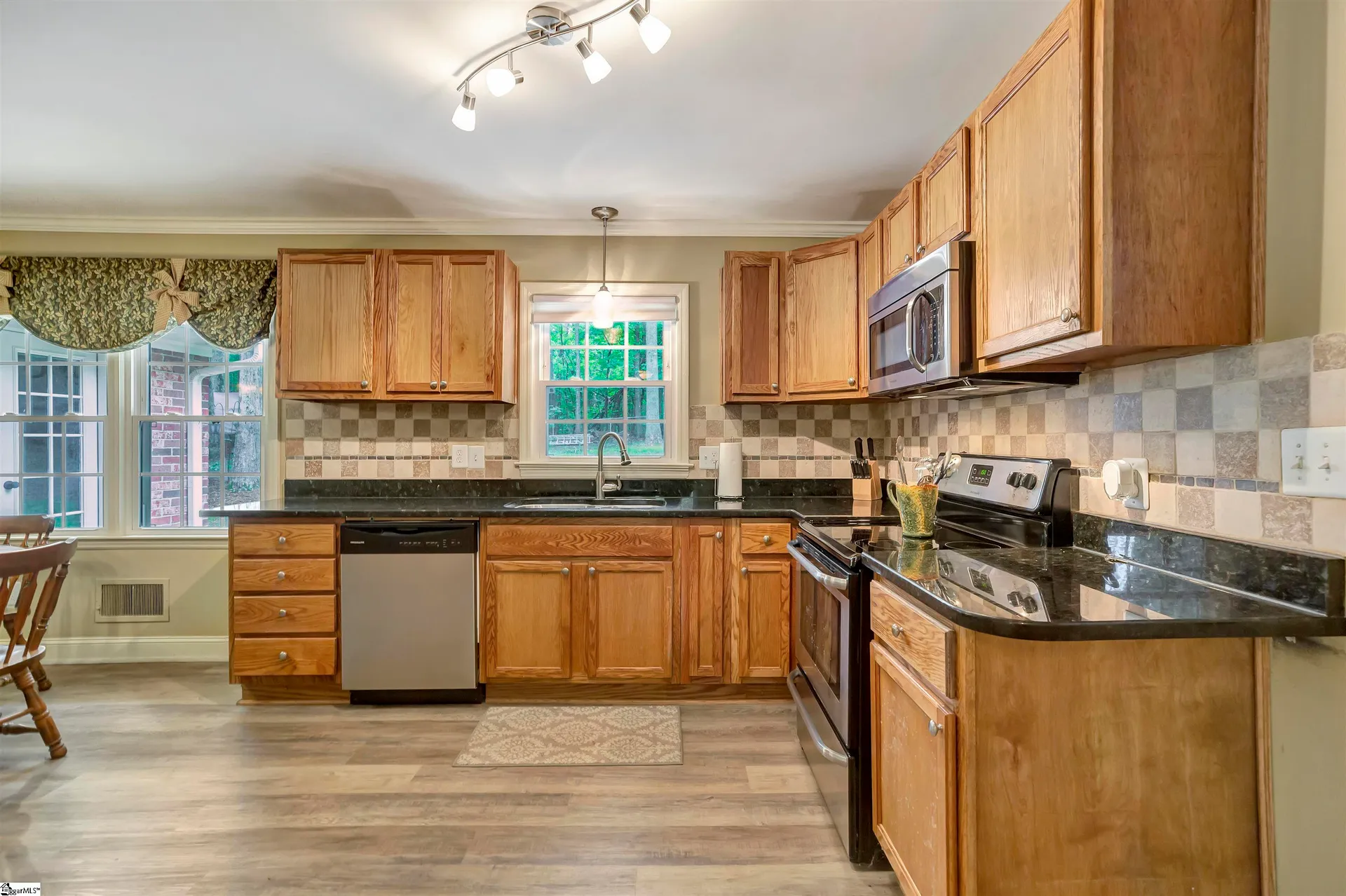 Property image 5 at 9 Tamarack Trail, Greenville, SC 29609