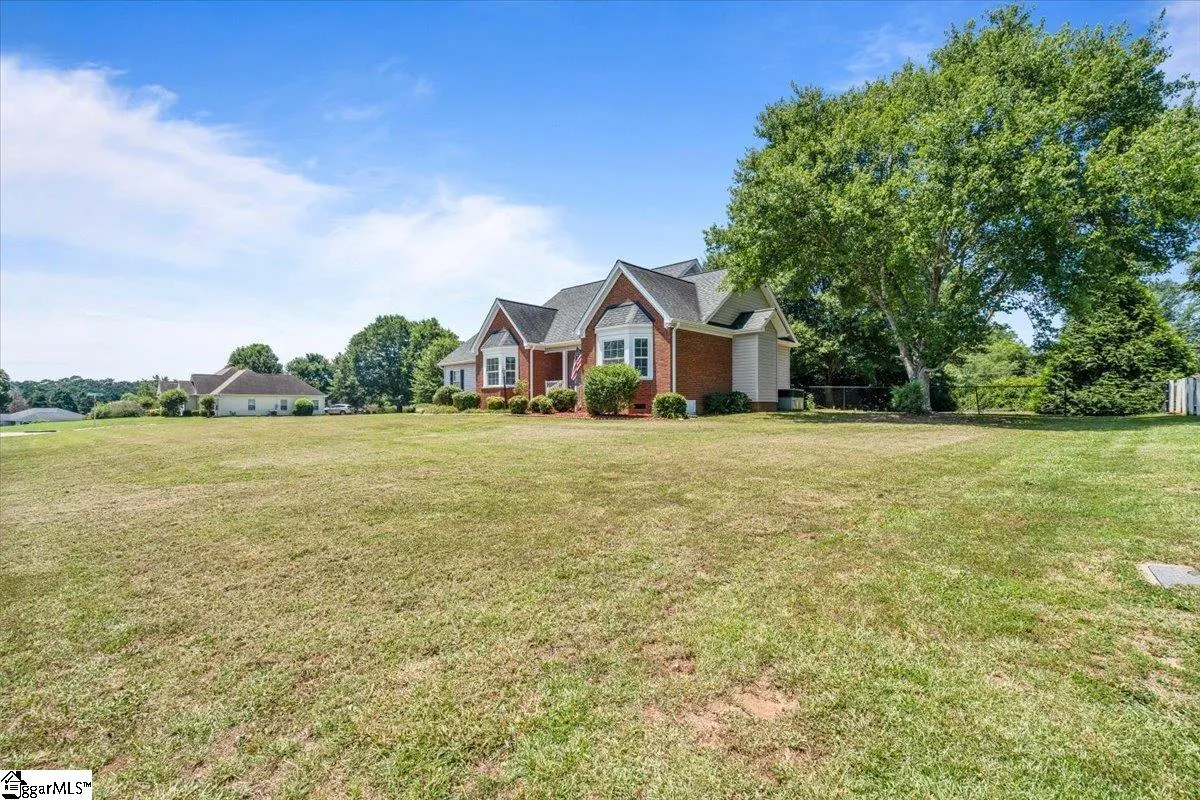 Property image 2 at 305 Huddersfield Drive, Piedmont, SC 29673-0000