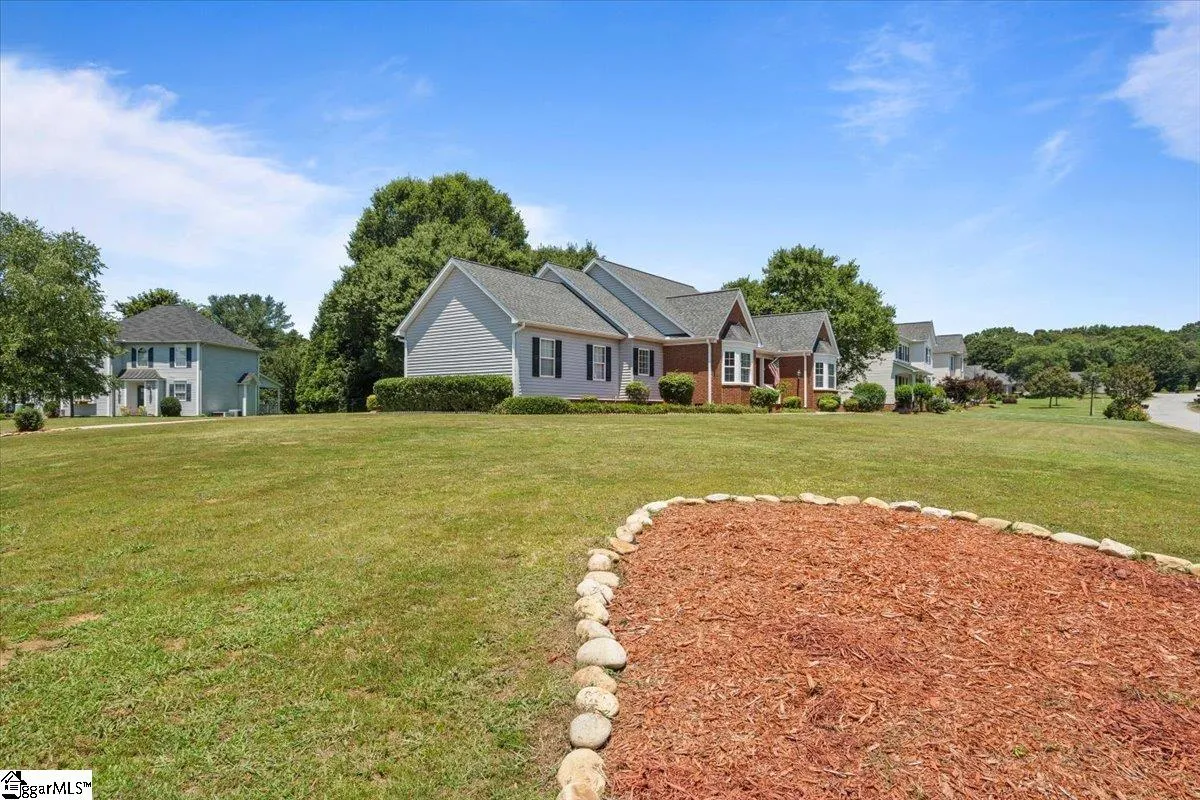 Property image 3 at 305 Huddersfield Drive, Piedmont, SC 29673-0000