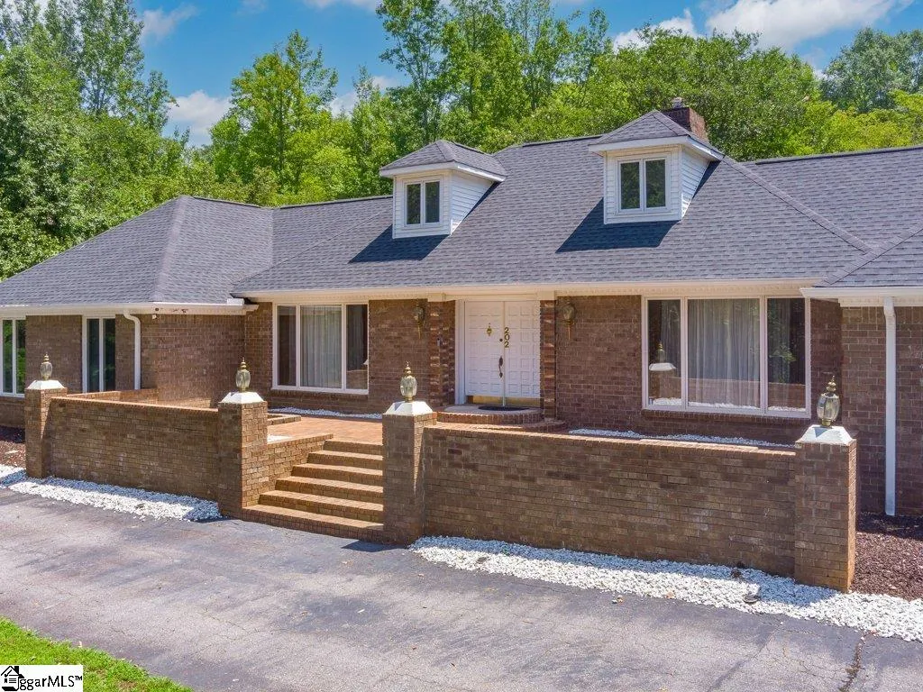 Property image 3 at 202 Woodlake Drive, Spartanburg, SC 29301