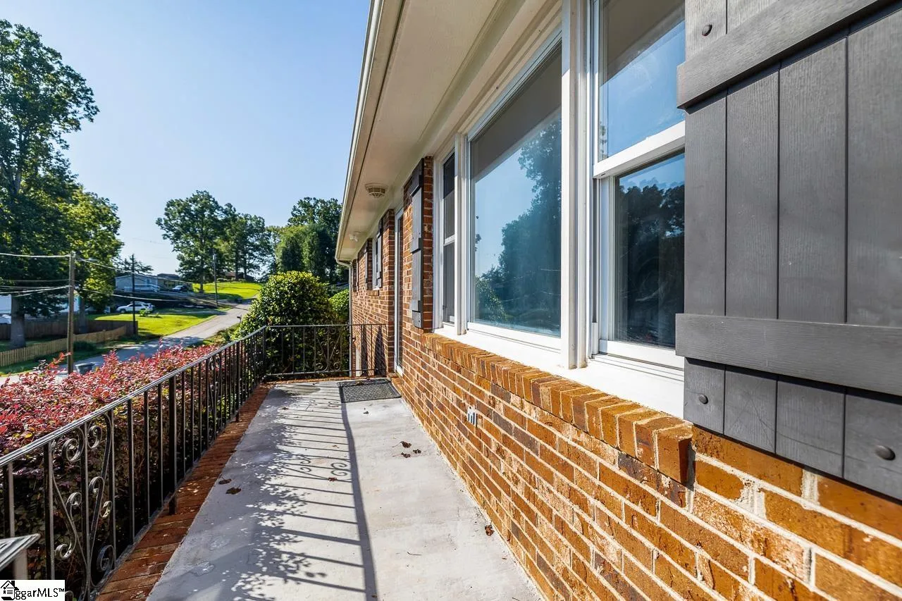 Property image 5 at 6 Harbor Drive, Greenville, SC 29611