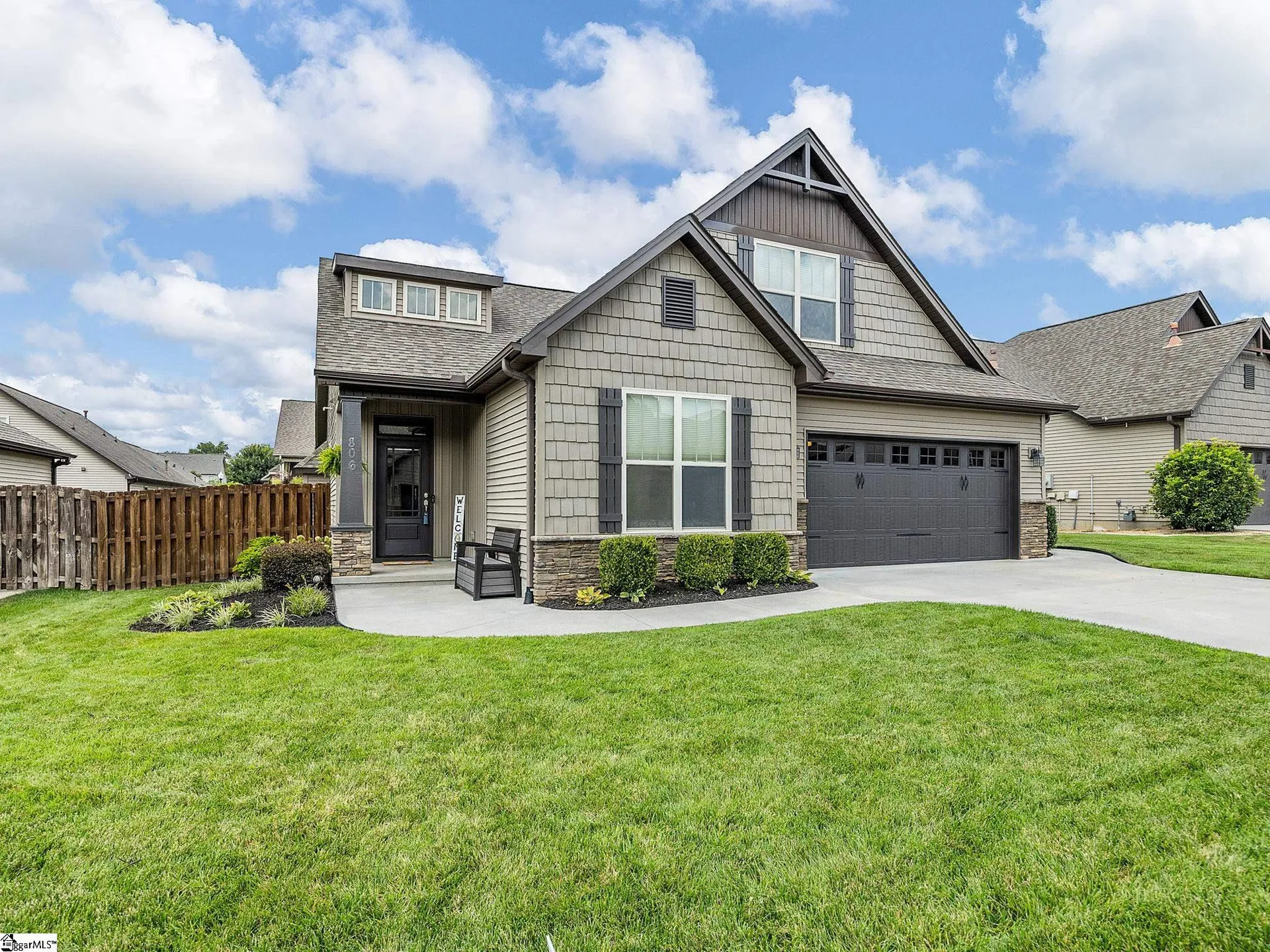 806 Lynshire Lane