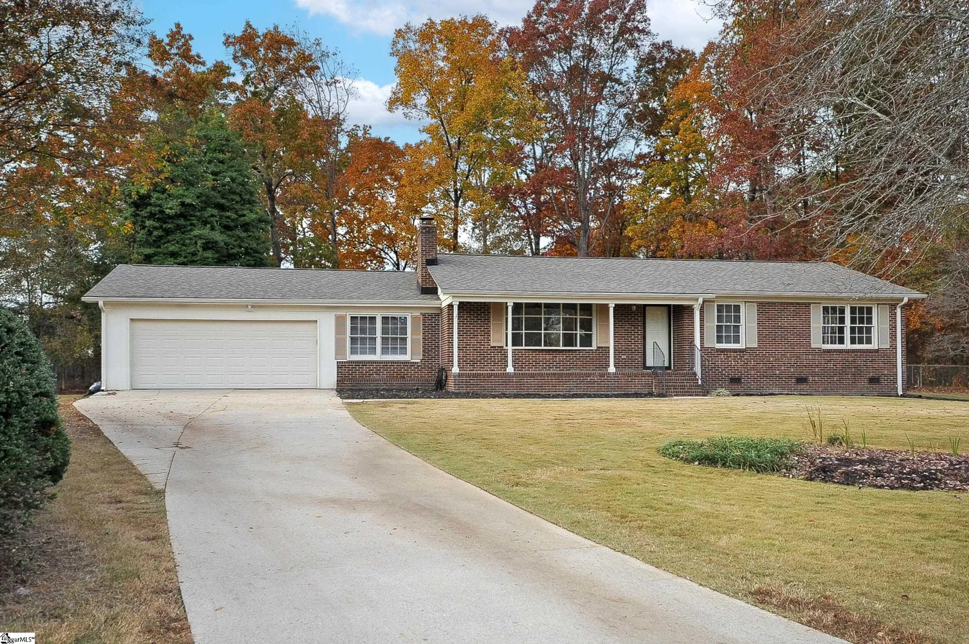 Property image 2 at 8 Heathwood Circle, Taylors, SC 29687
