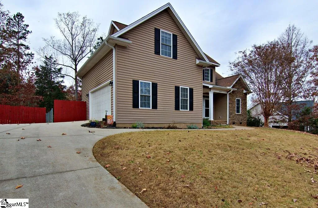 Property image 2 at 220 Devonhurst Drive, Seneca, SC 29678