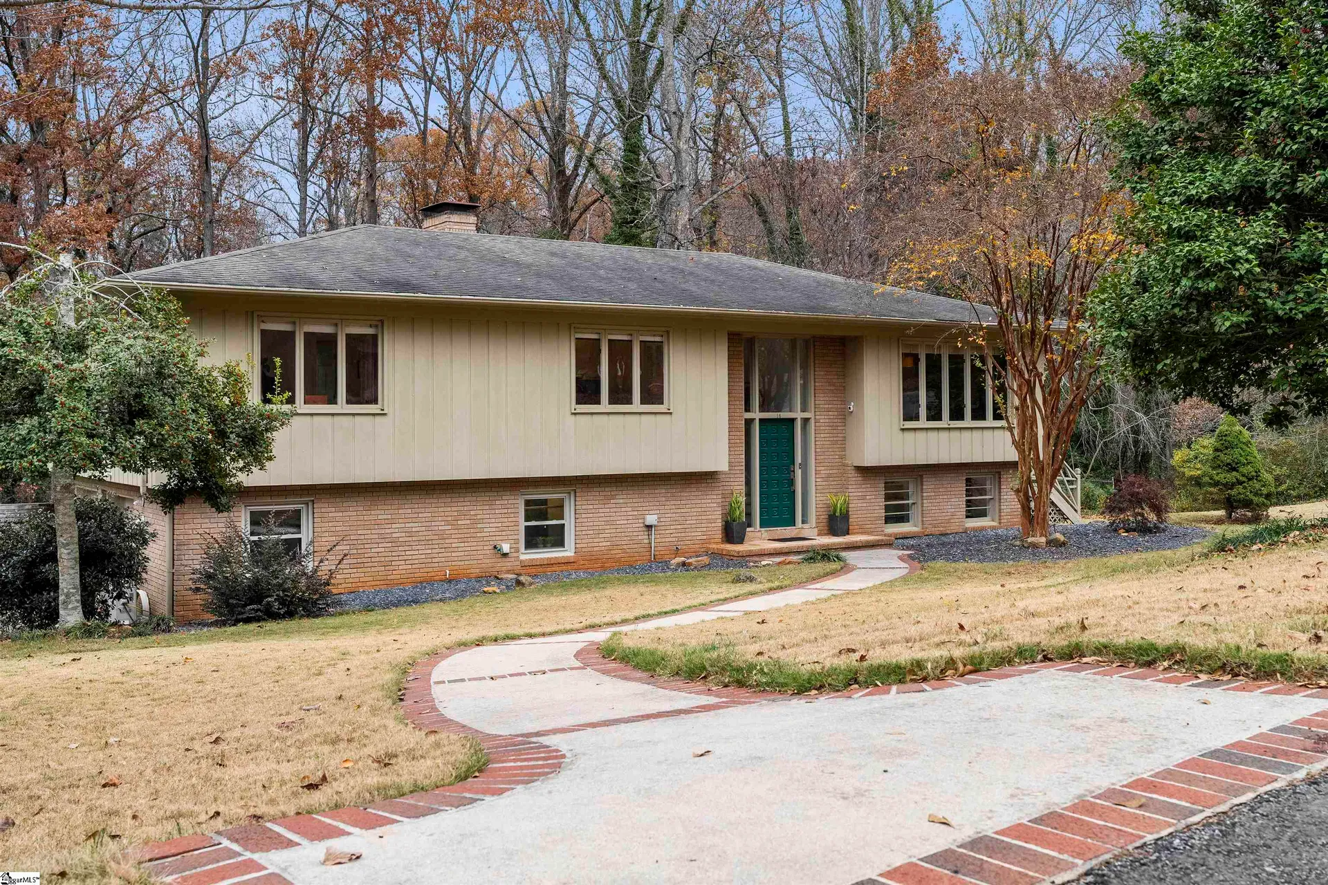 16 Hathaway Circle