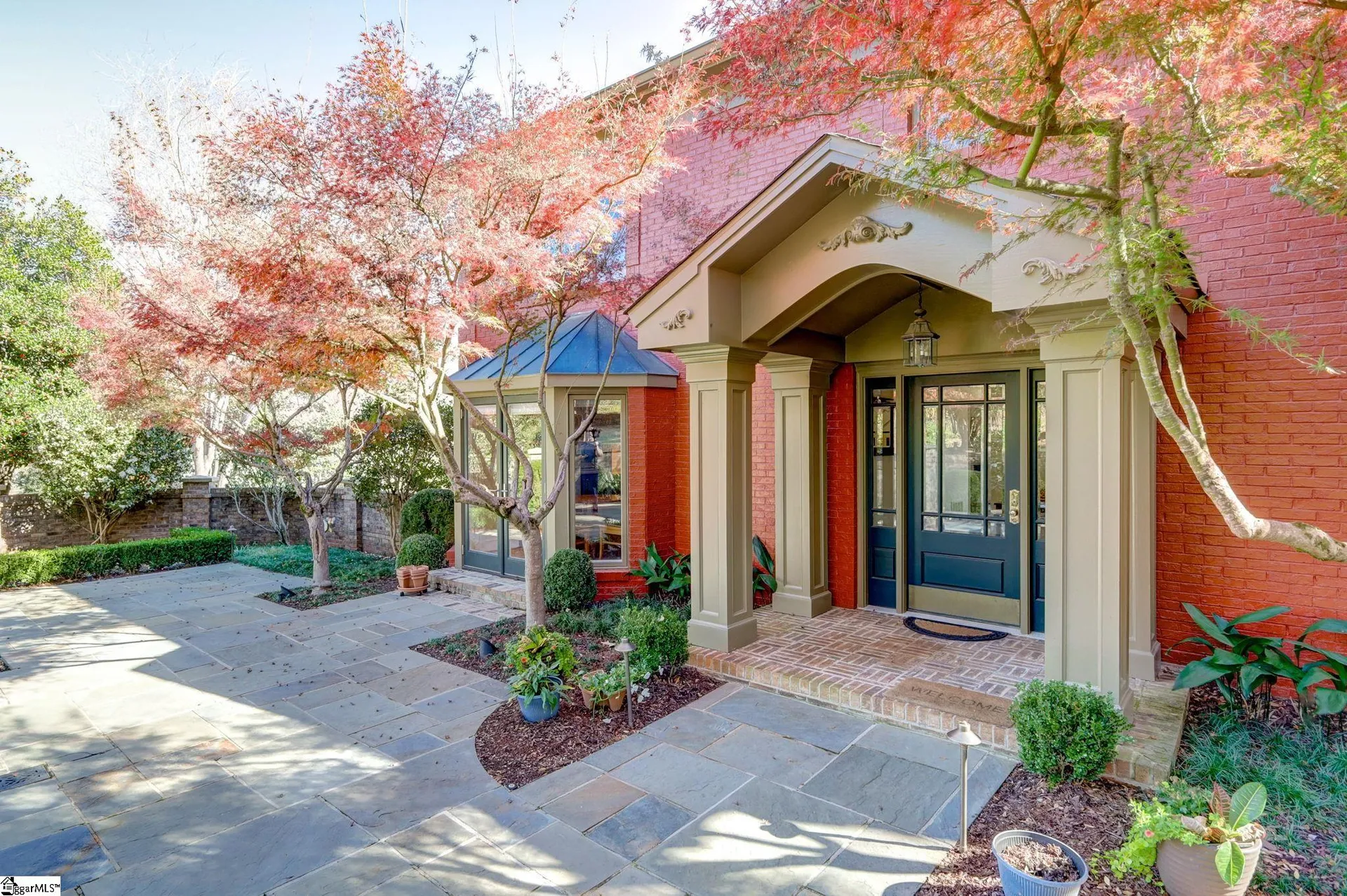 Property image 3 at 112 E Round Hill Road, Greenville, SC 29617
