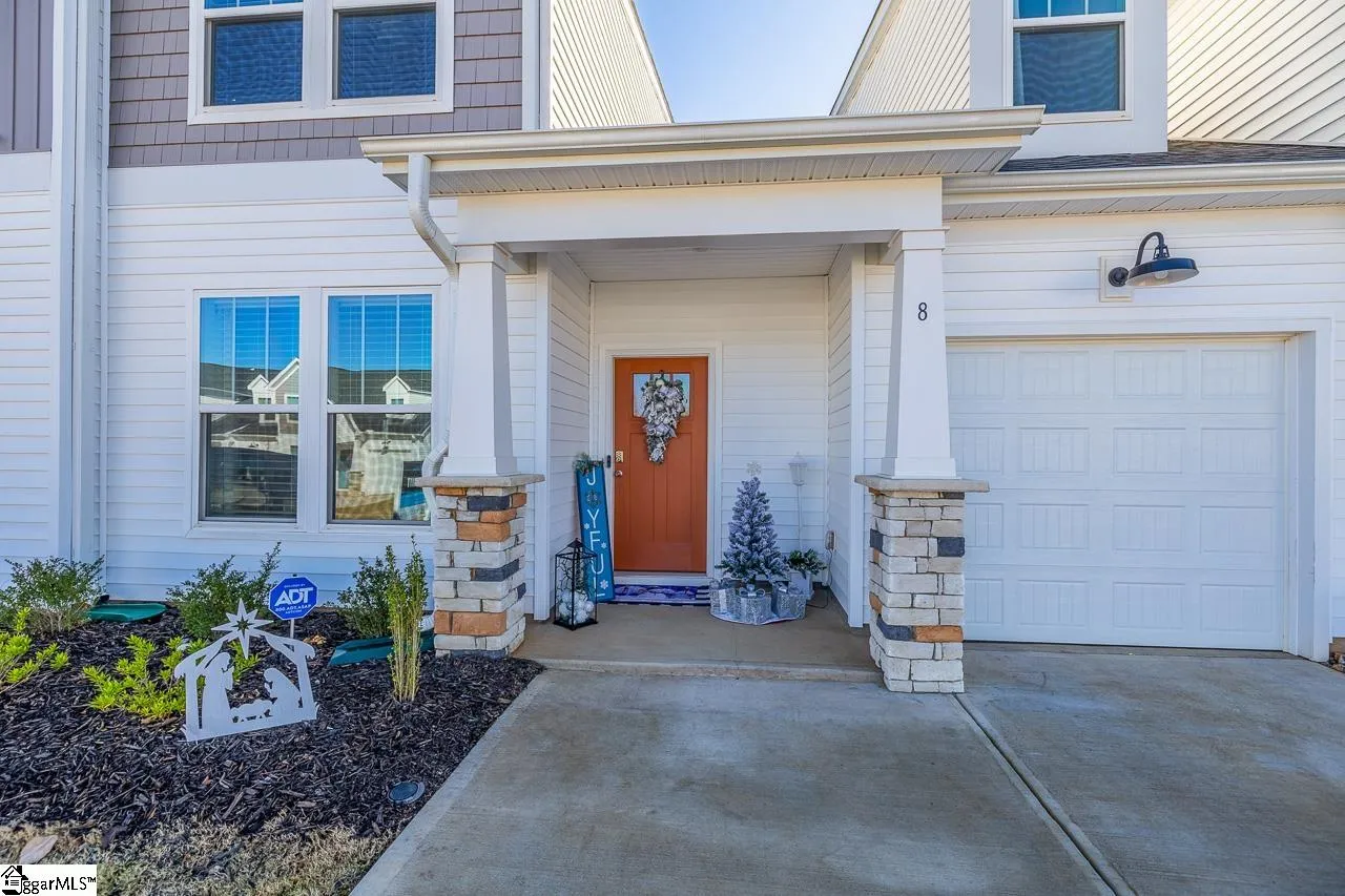 Property image 2 at 8 Thornfield Drive, Greenville, SC 29605