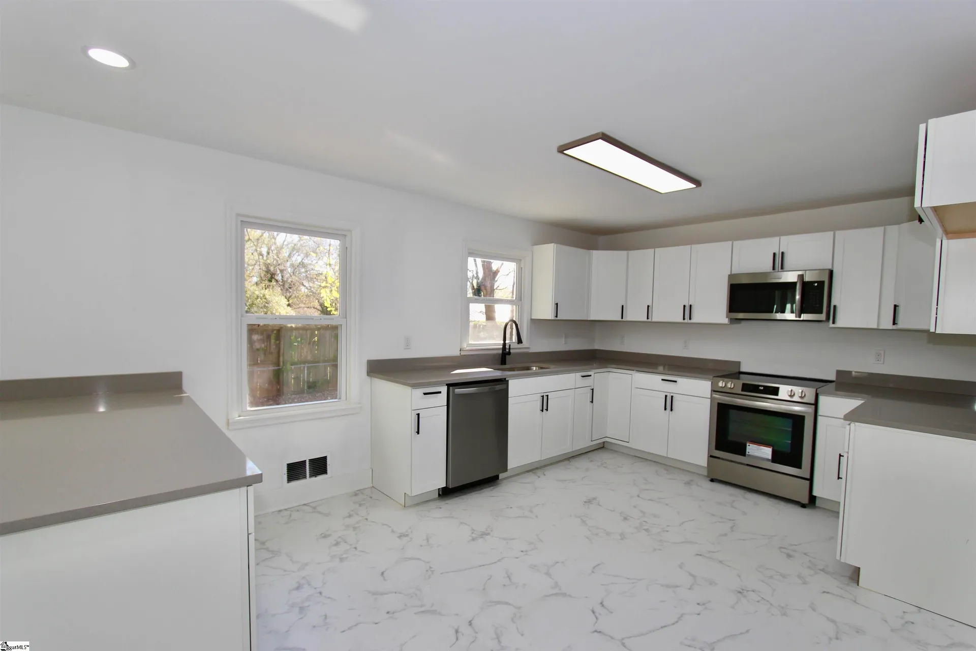 Property image 5 at 3055 Huntington Drive, Spartanburg, SC 29302