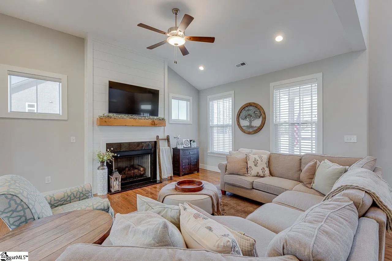 Property image 5 at 112 Royal Burgess Drive, Campobello, SC 29322