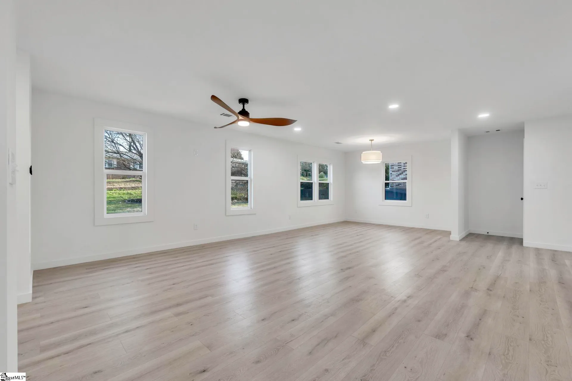 Property image 4 at 220 Azalea Court, Greenville, SC 29615