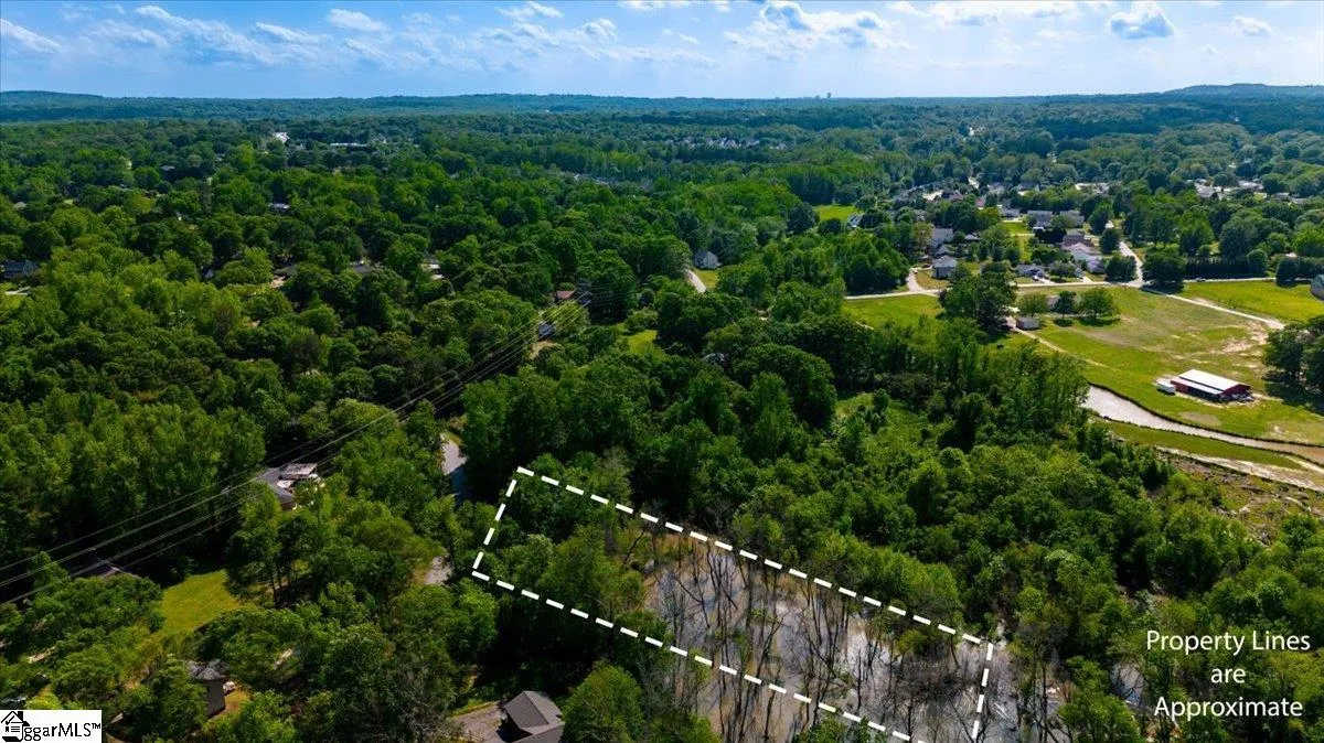 Property image 2 at 224 Enoree Circle, Greer, SC 29650