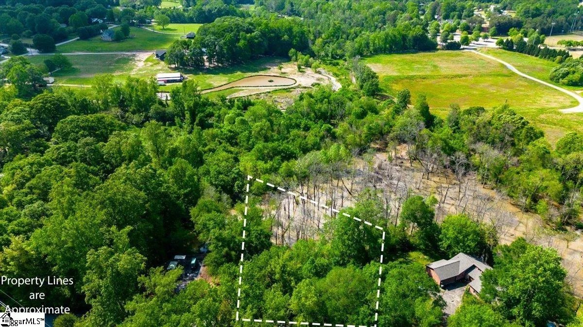 Property image 4 at 224 Enoree Circle, Greer, SC 29650