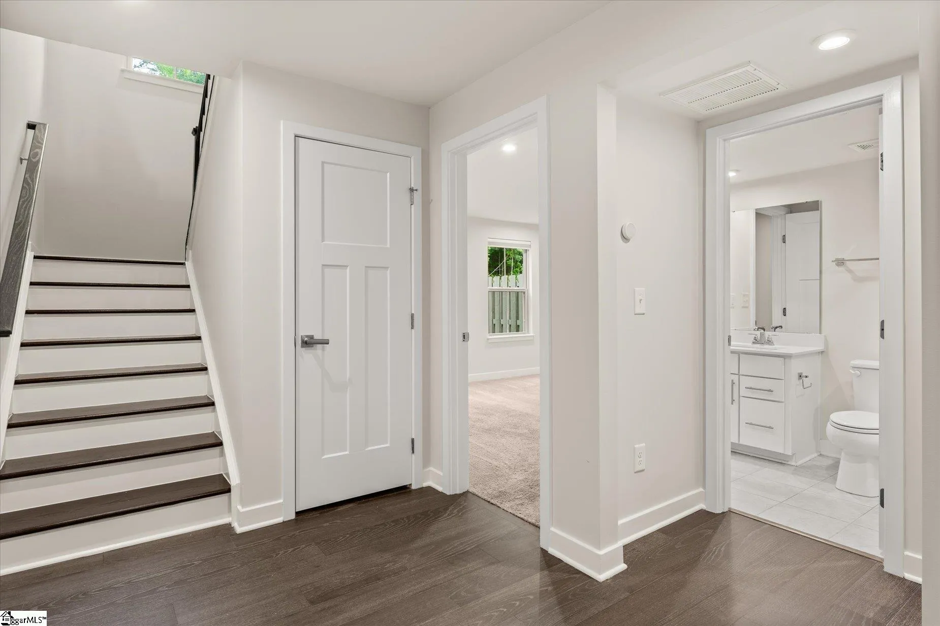 Property image 4 at 28 Questover Drive, Greenville, SC 29607