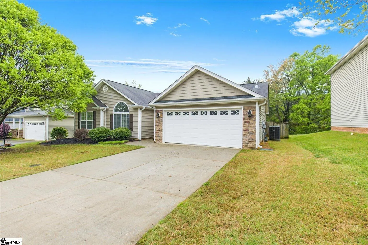 Property image 3 at 11 Whitethorn Lane, Greenville, SC 29607