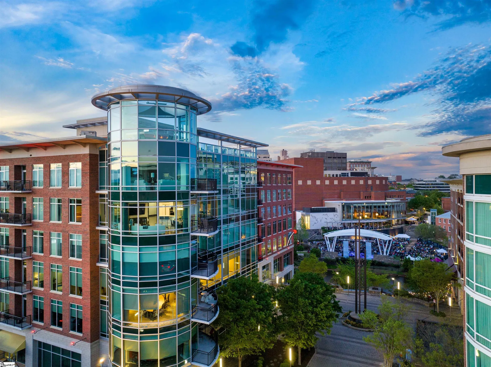 201 Riverplace Way