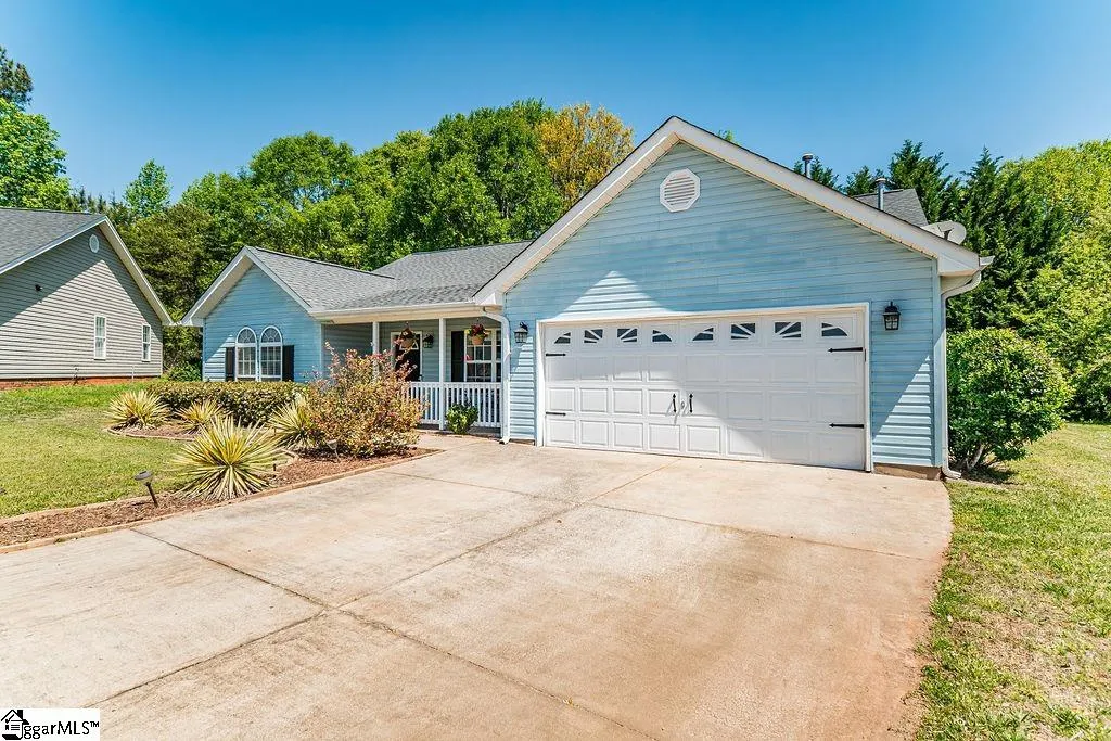 Property image 3 at 21 Bobber Court, Taylors, SC 29687