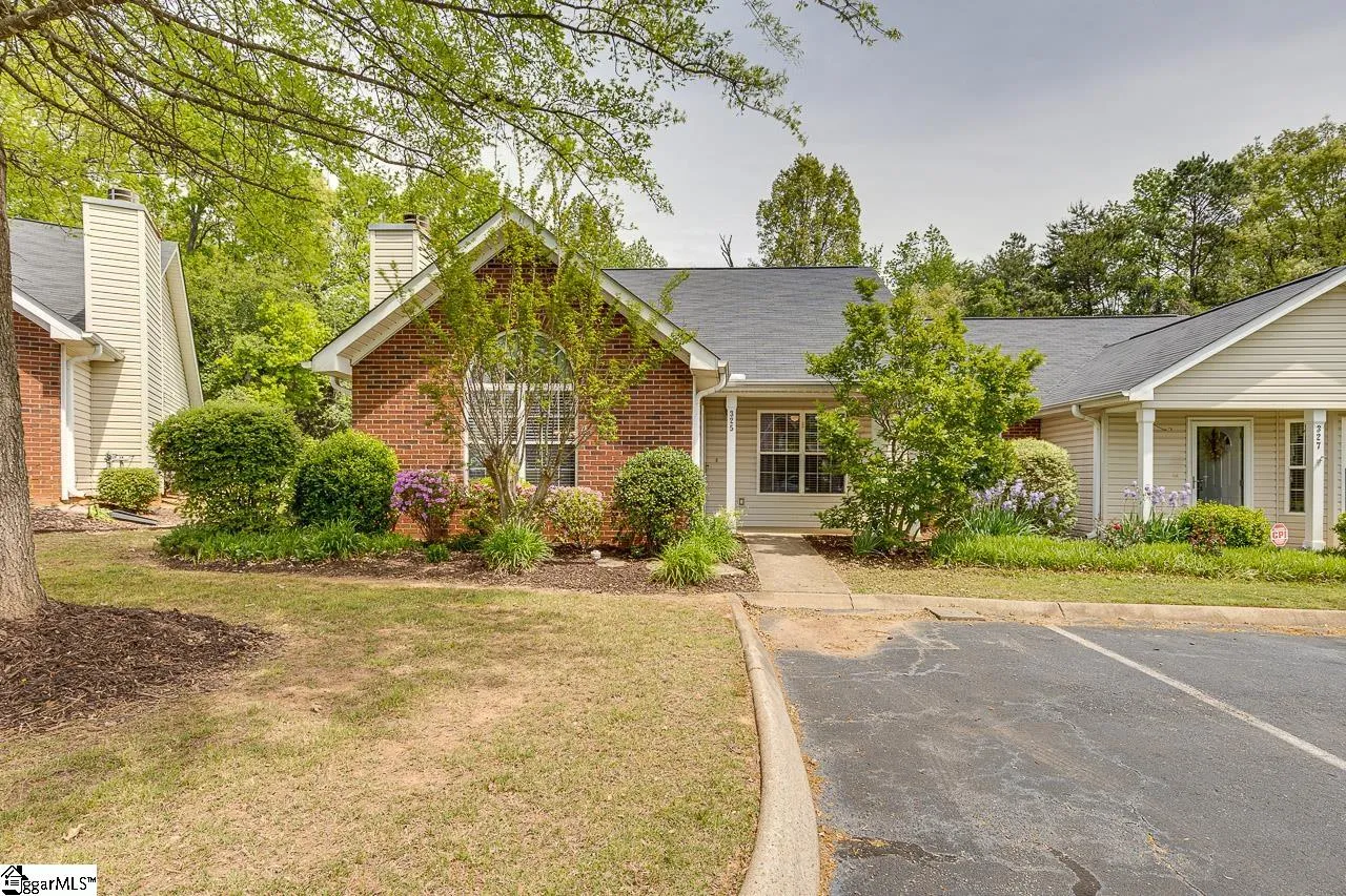 Property image 2 at 325 Woodruff Park Lane, Simpsonville, SC 29681