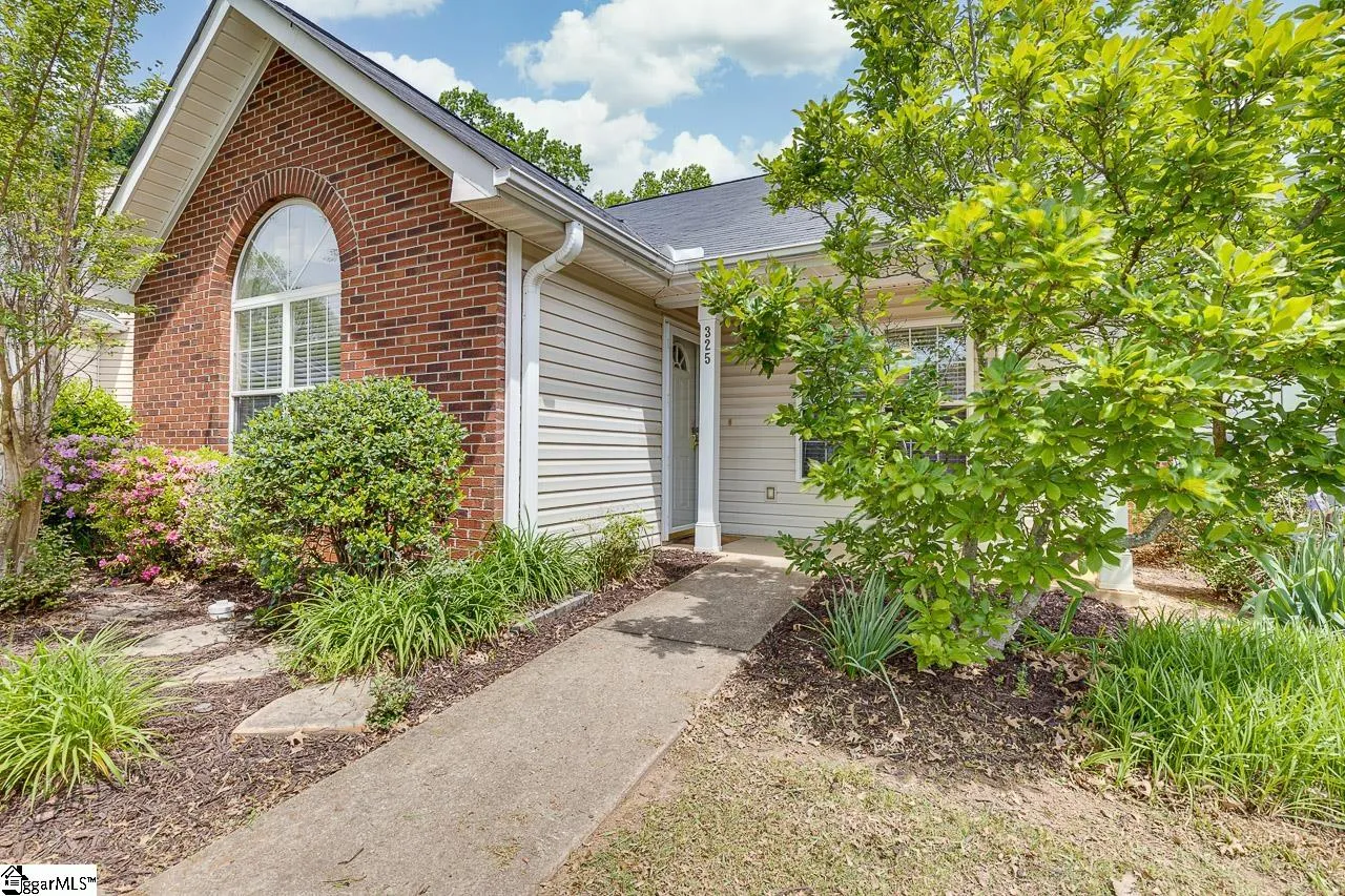 Property image 3 at 325 Woodruff Park Lane, Simpsonville, SC 29681