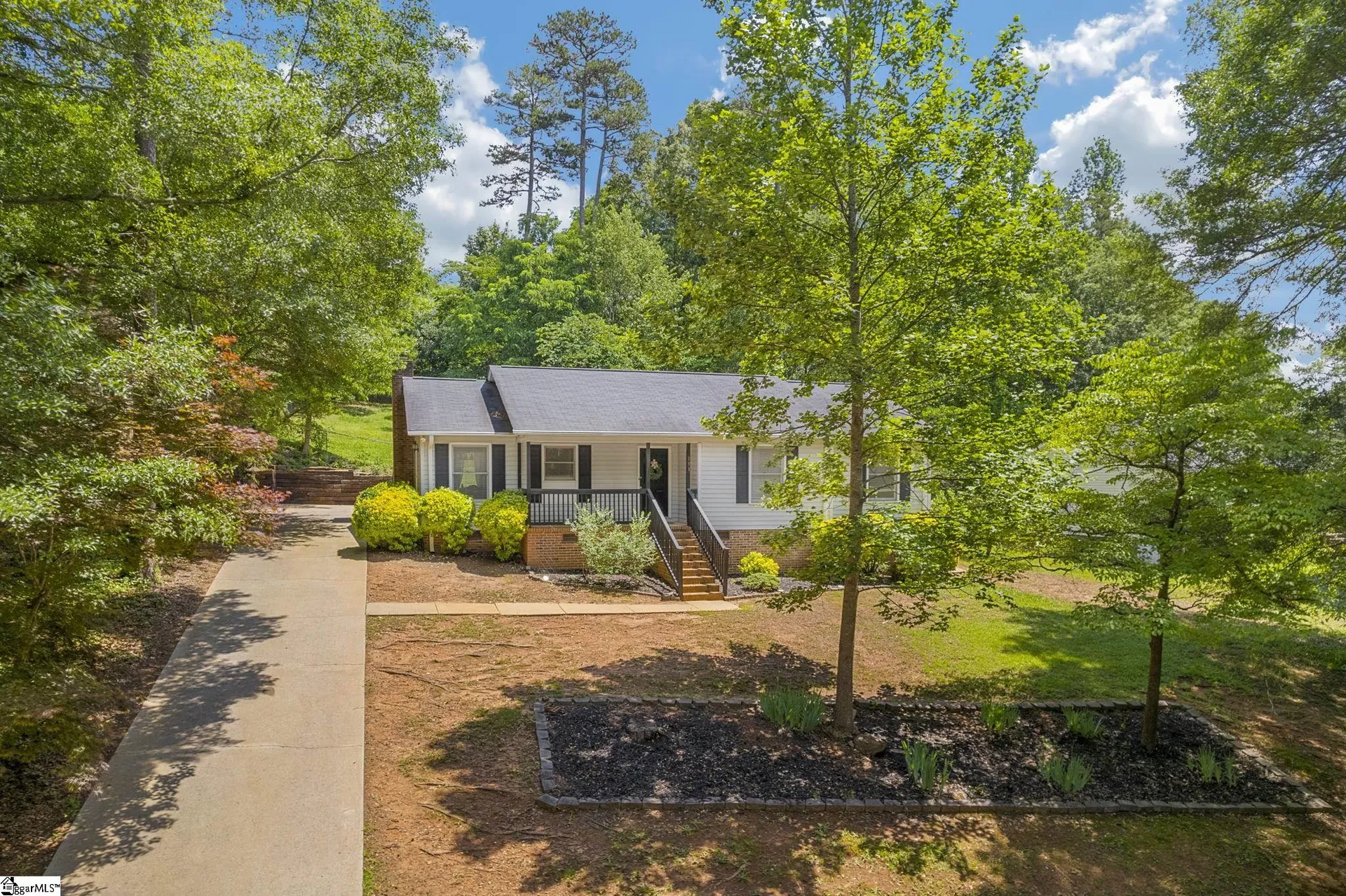 Property image 3 at 131 Deborah Lane, Greenville, SC 29611